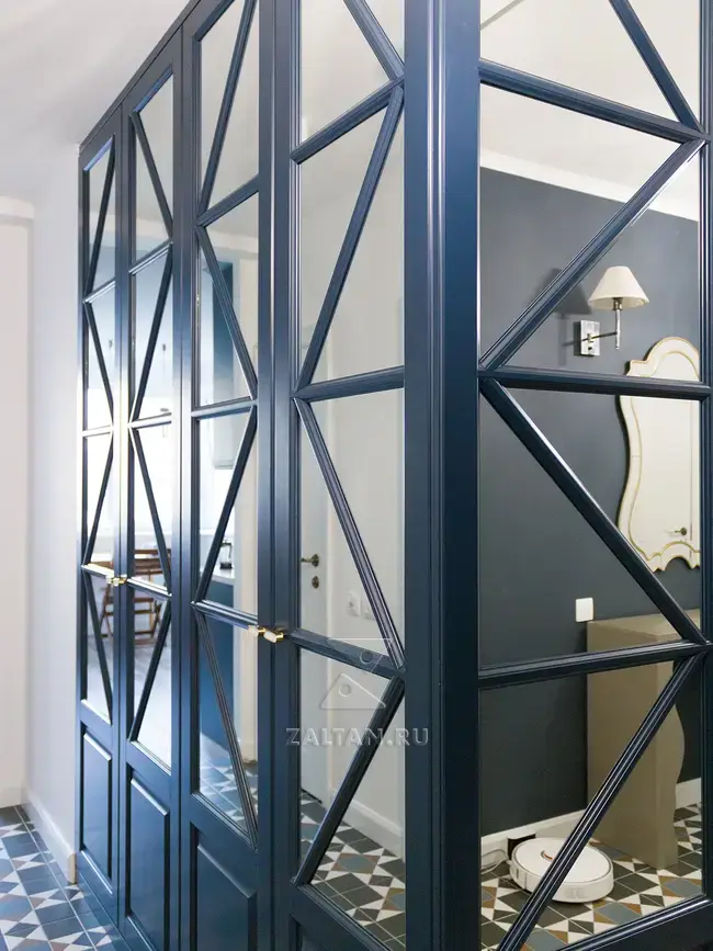 Классический распашной шкаф