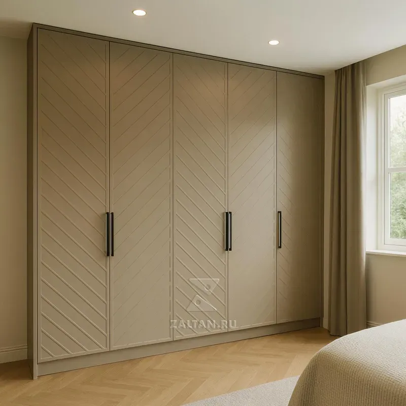 Распашной шкаф в спальню