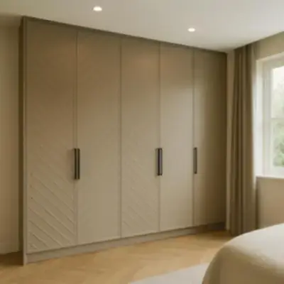Распашной шкаф в спальню