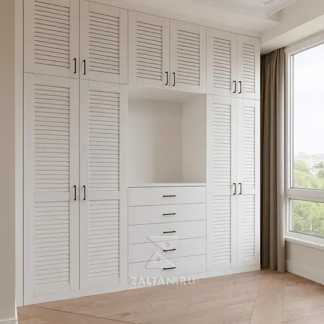 Шкаф жалюзийный встроенный белый