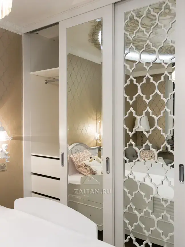 Белый шкаф-купе в детскую