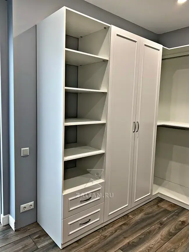 Гардеробный шкаф закрытый