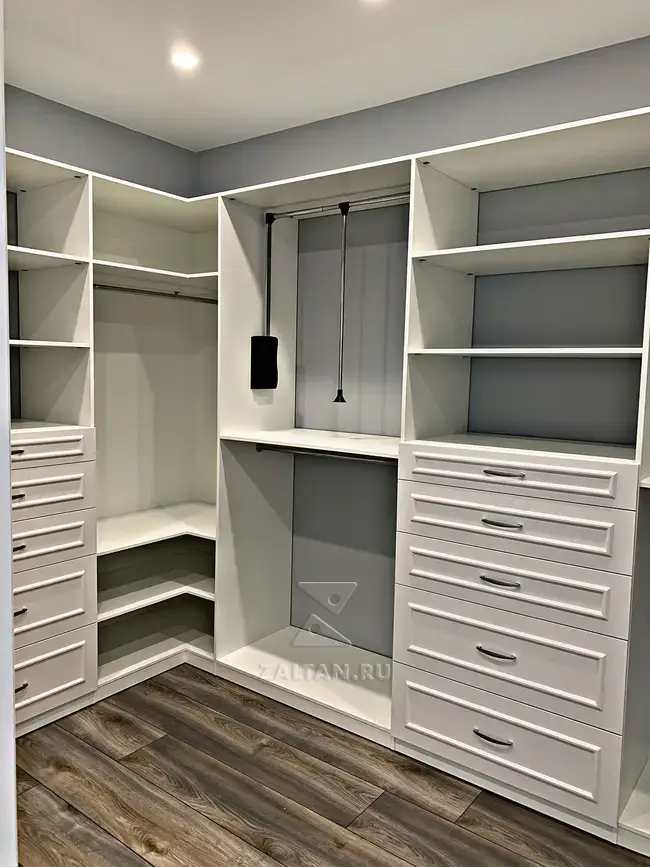 Угол гардеробной