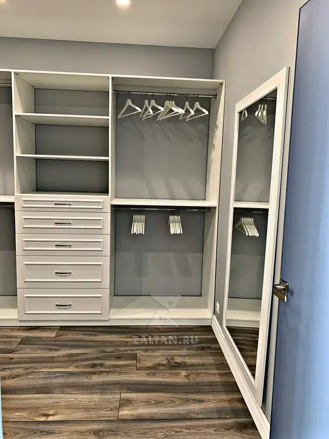 Зеркало в гардеробной