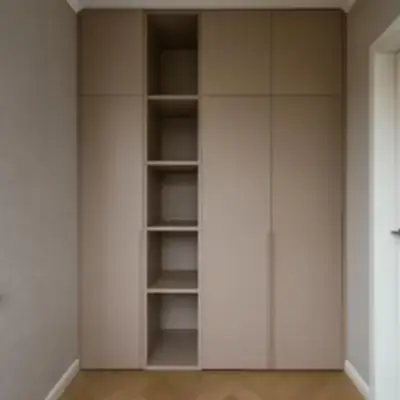 Встроенный шкаф с полками