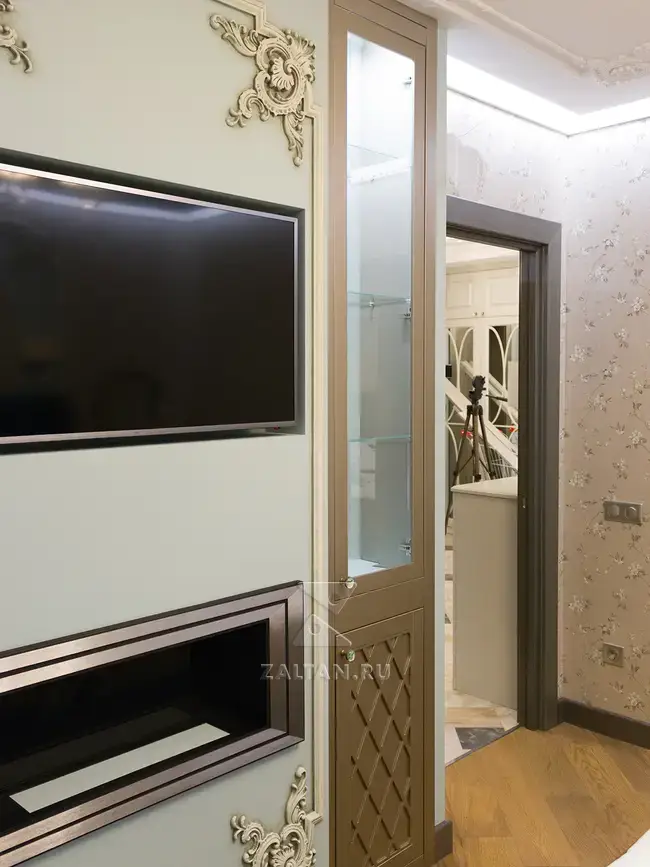 Шкаф со стеклянными фасадами