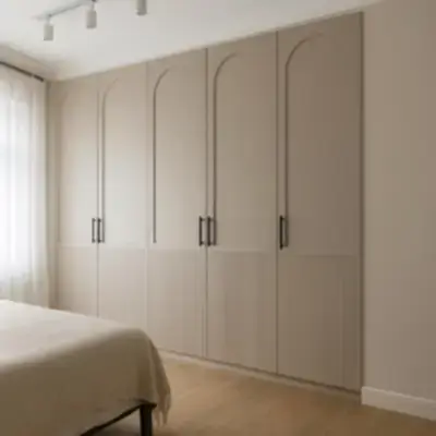 Распашной шкаф в спальню