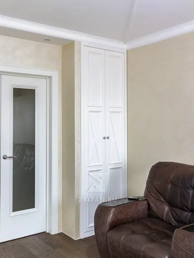 Книжные шкафы в гостиную