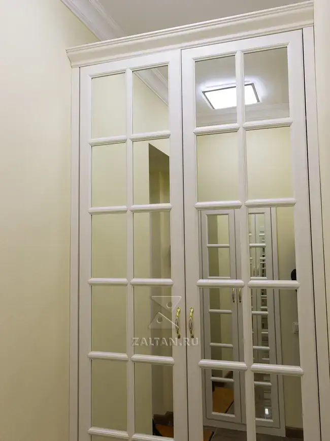 Шкаф в коридор зеркальный
