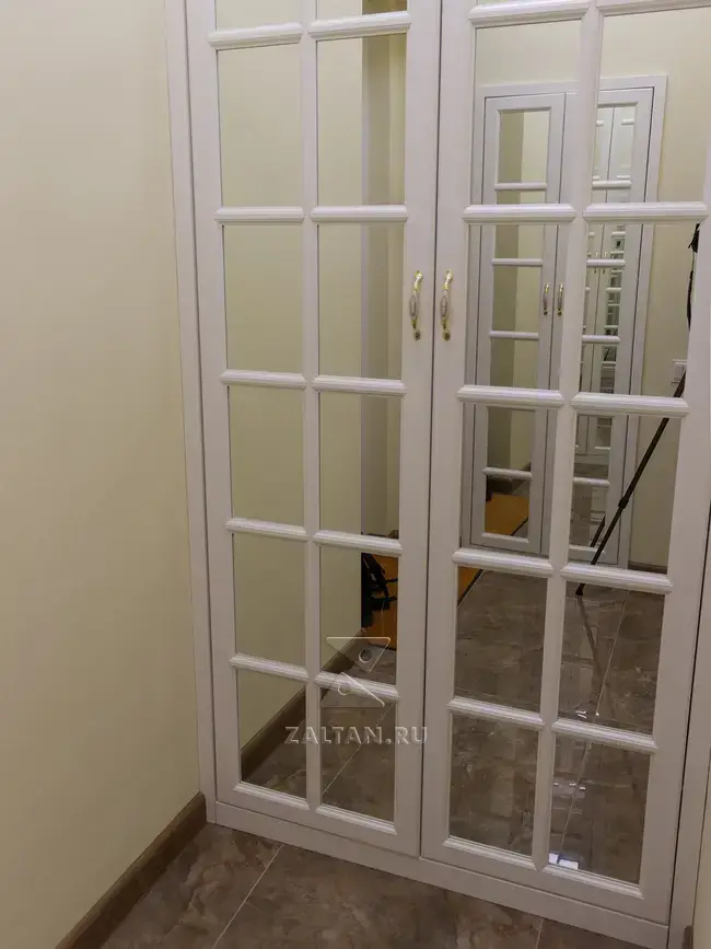 Зеркальный шкаф в прихожую