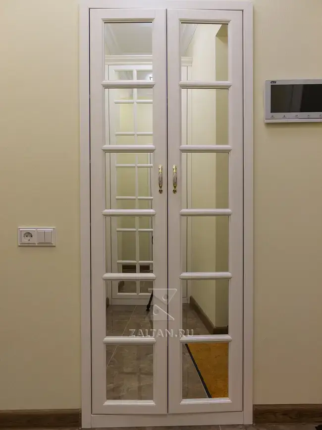 Зеркальный шкаф в прихожую