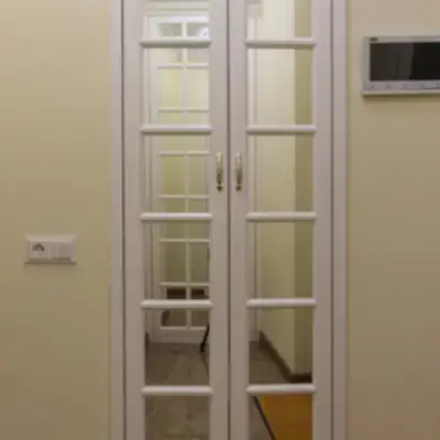 Зеркальный шкаф