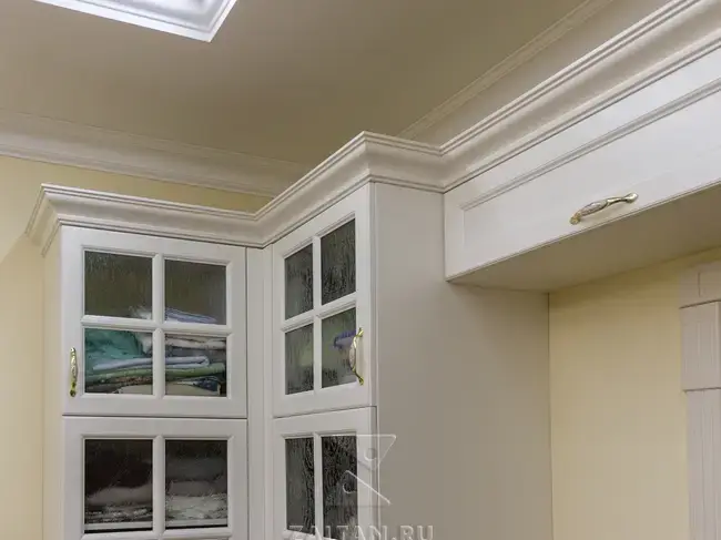 Антресольный ряд в шкафу