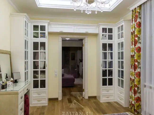 П-образный шкаф в спальне