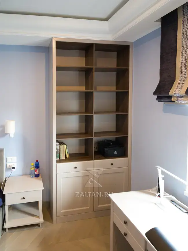 Рабочая зона в спальне