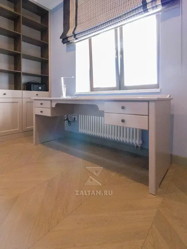 Большой стол в домашний кабинет