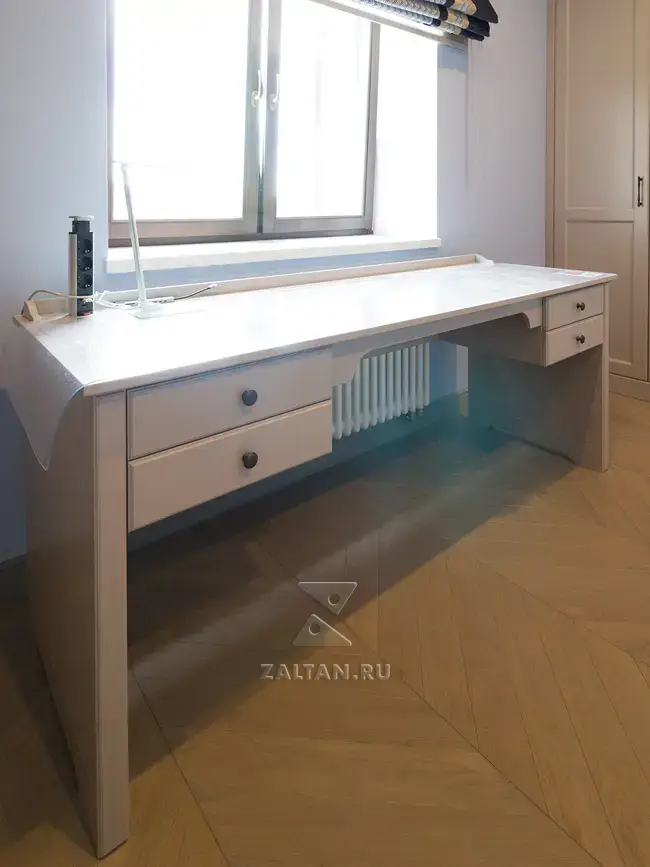 Стол из крашеного МДФ