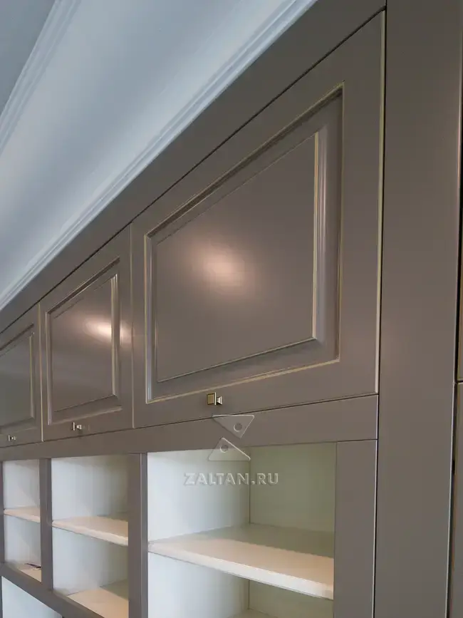 Антресольный ряд