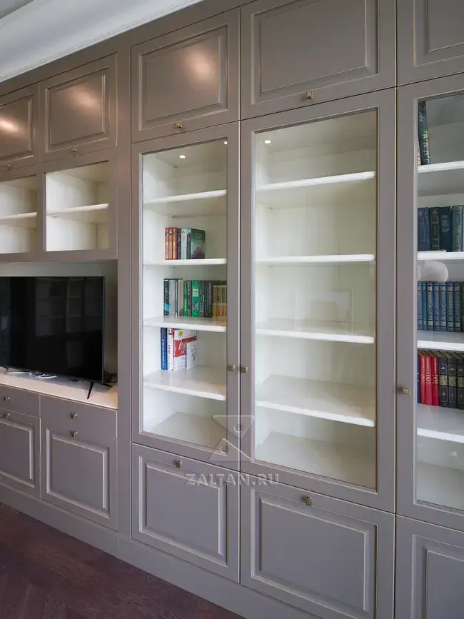 Библиотека в гостиной