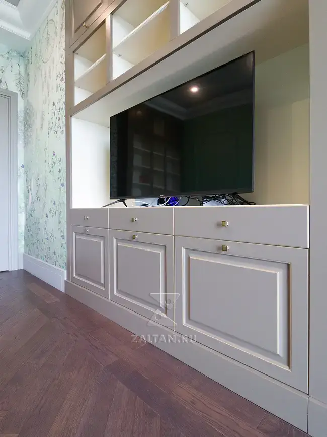 Ниша в шкафу под ТВ