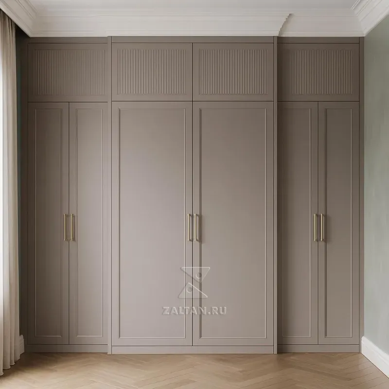 Встроенный шкаф платяной с филёнками