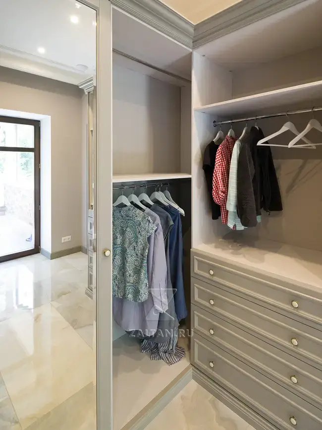 Серая гардеробная