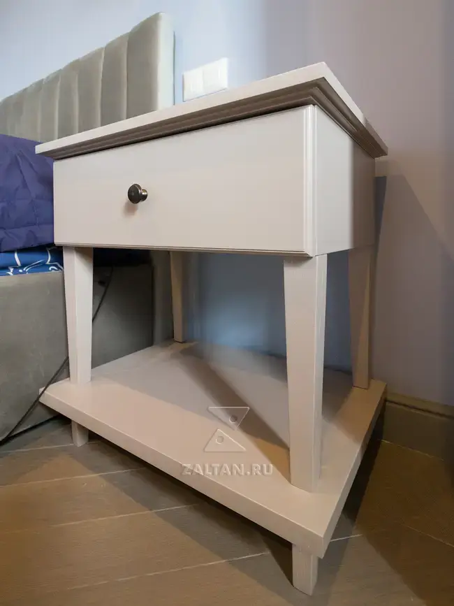 Тумбочка с ящиком