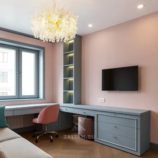 Угловая рабочая зона с полками