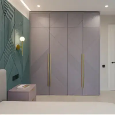 Встроенный распашной шкаф