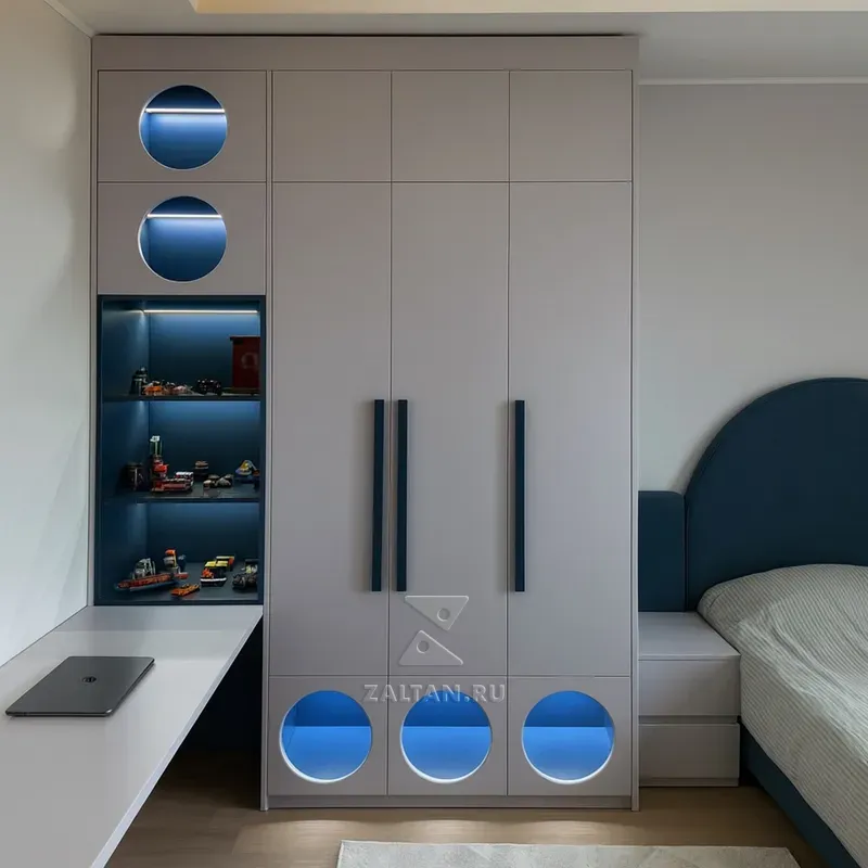 Шкаф с нишами и кругами