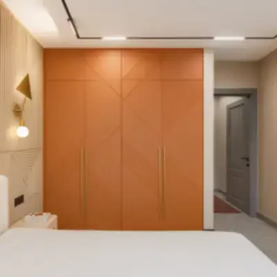 Встроенный распашной шкаф