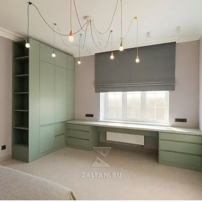 Встроенная гардеробная с рабочей зоной