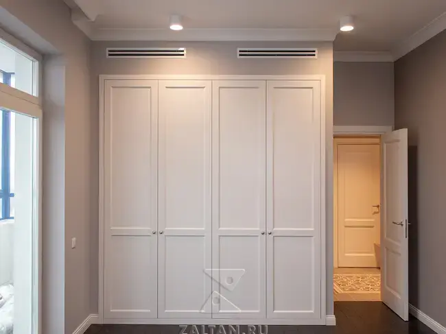 Шкаф в спальню неоклассика