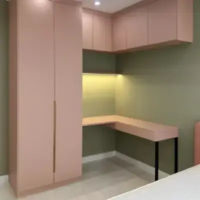 Встроенный шкаф с рабочей зоной
