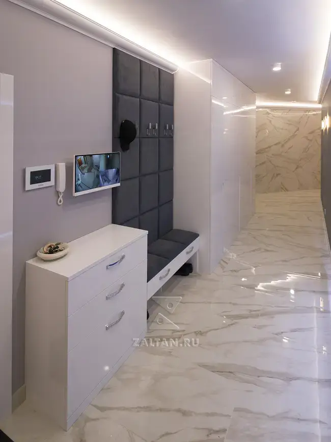 Белая прихожая