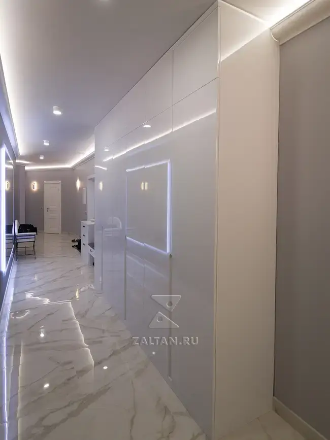 Глянцевый шкаф