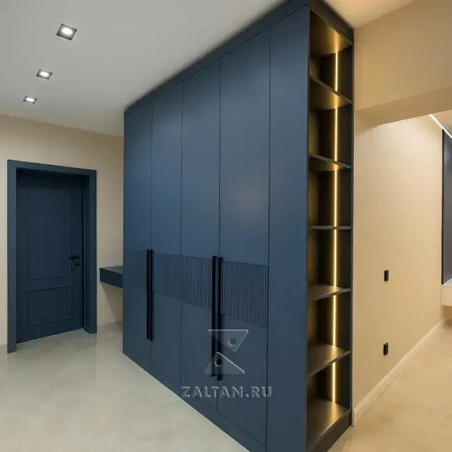 Шкаф встроенный с полками