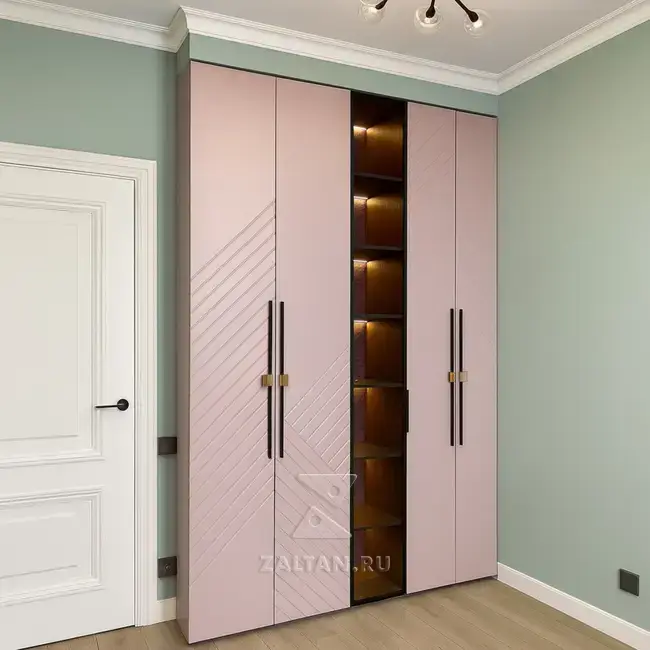 Шкаф розовый с нишей