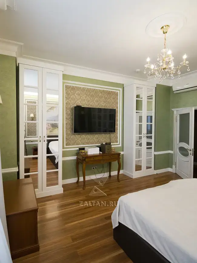 ТВ зона в спальне