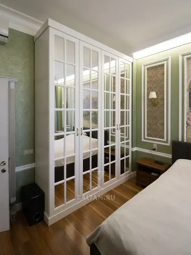 Зеркальный шкаф в спальню