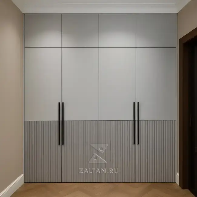 Встроенный шкаф с рейками