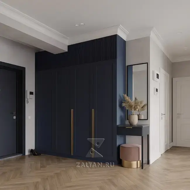 Встроенный шкаф в прихожую синий