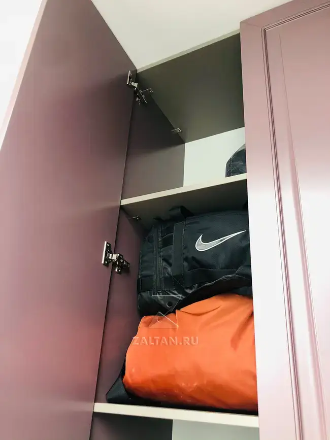 Шкаф с полками