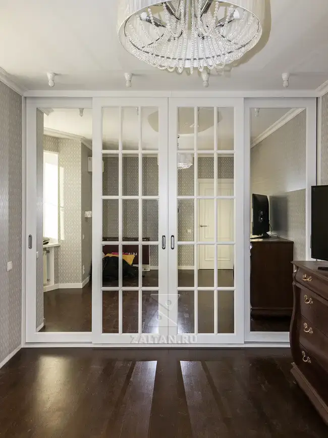 Белый встроенный шкаф-купе