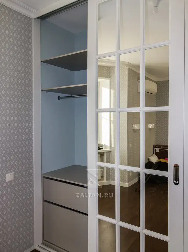 Встроенный комод в шкафу