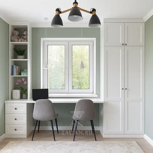 Рабочая зона у окна